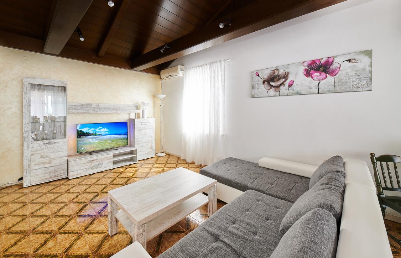 Apartments Gvarda Умаг Екстериор снимка